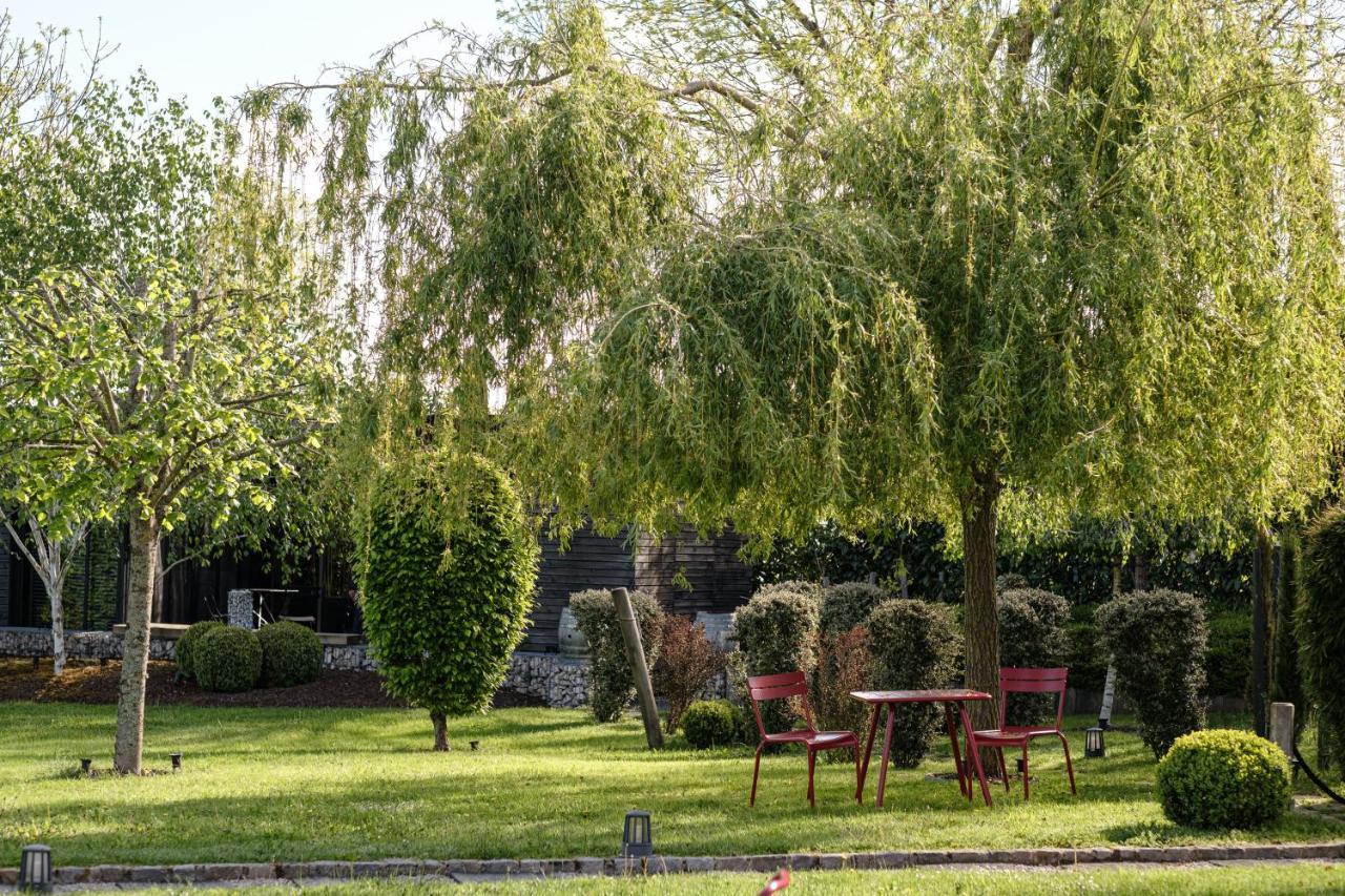 Le Domaine Des Pres Verts Suites & Chambres Avec Jacuzzi Privatif Jouey Eksteriør billede