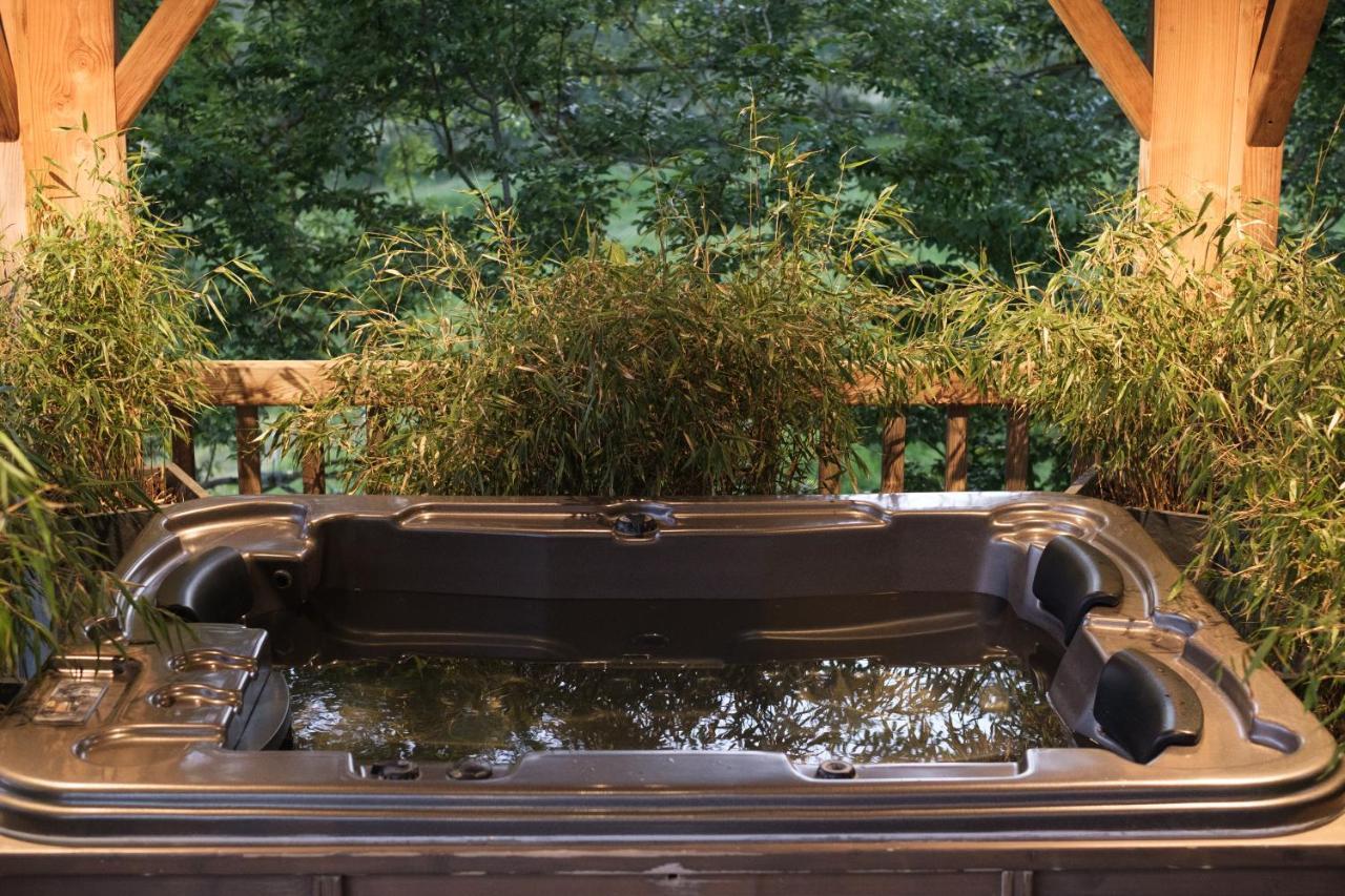 Le Domaine Des Pres Verts Suites & Chambres Avec Jacuzzi Privatif Jouey Eksteriør billede