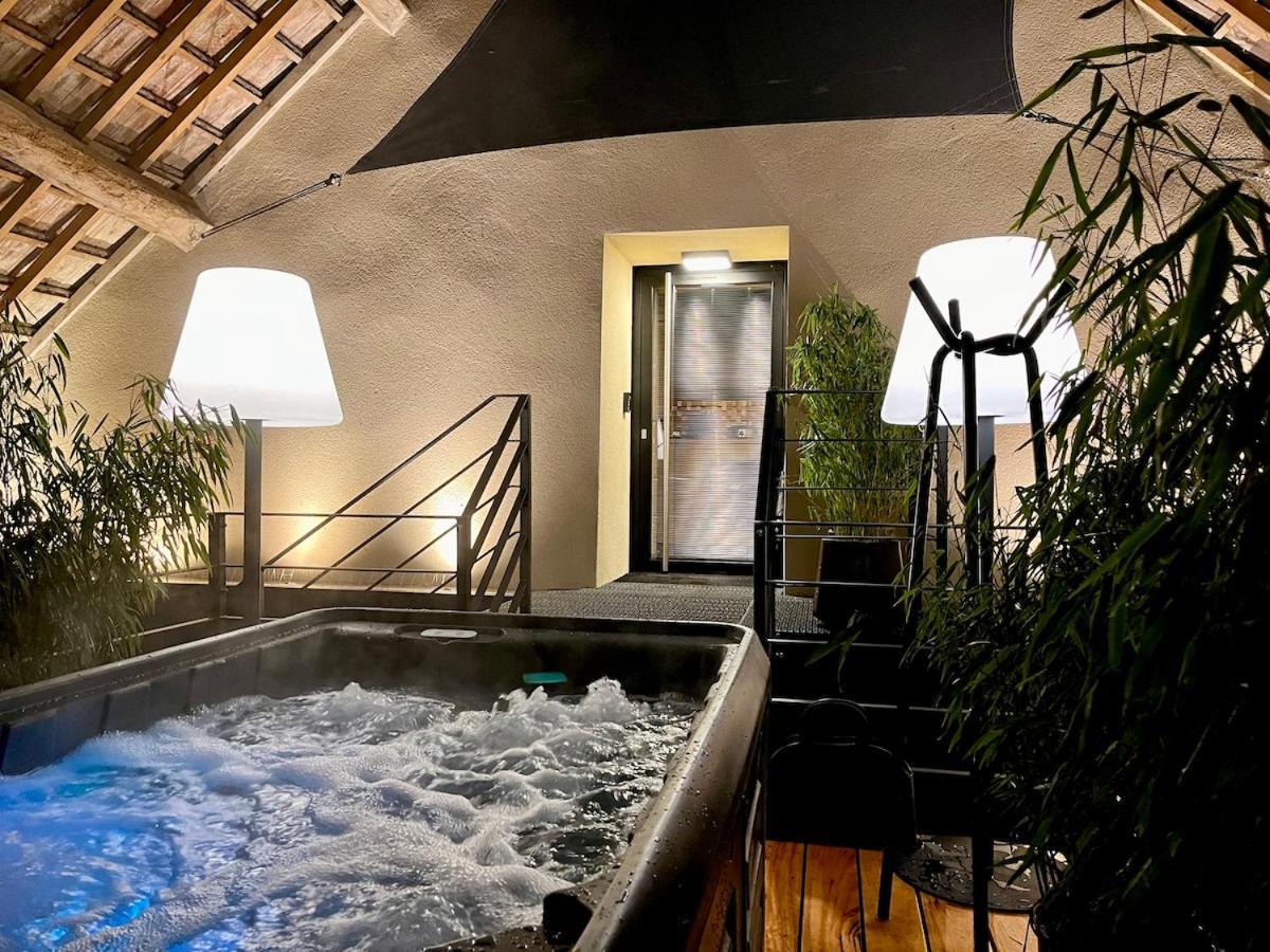 Le Domaine Des Pres Verts Suites & Chambres Avec Jacuzzi Privatif Jouey Eksteriør billede