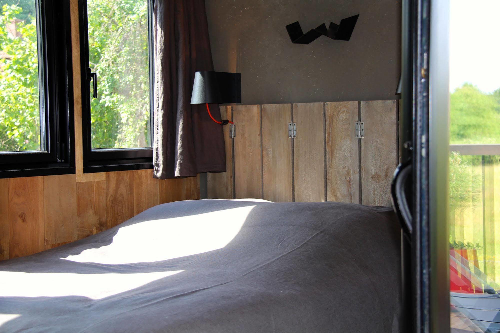 Le Domaine Des Pres Verts Suites & Chambres Avec Jacuzzi Privatif Jouey Eksteriør billede